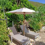 Bed & Breakfast La Magnanerie De Camias 4*