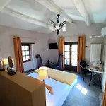 La Magnanerie De Camias Panzió 4*