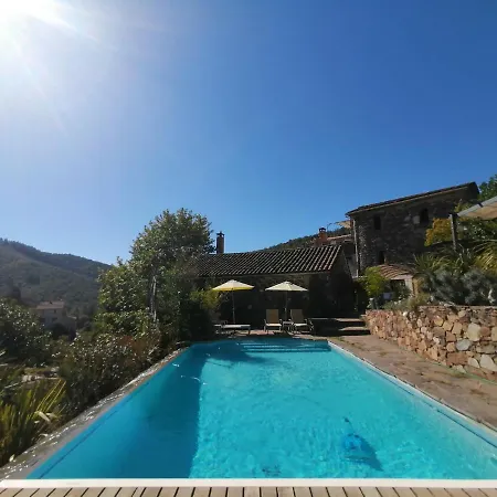 La Magnanerie De Camias Bed & Breakfast 4*