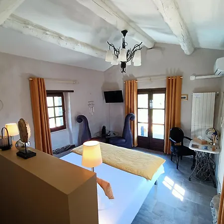 La Magnanerie De Camias Bed & Breakfast 4*