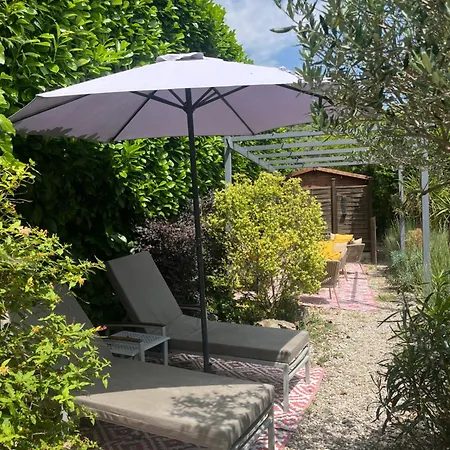 La Magnanerie De Camias Bed & Breakfast 4*