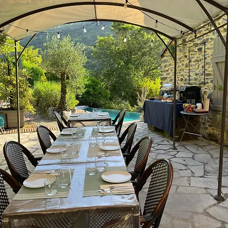 Bed & Breakfast La Magnanerie De Camias 4*