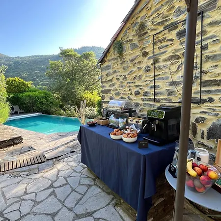 La Magnanerie De Camias Bed & Breakfast 4*