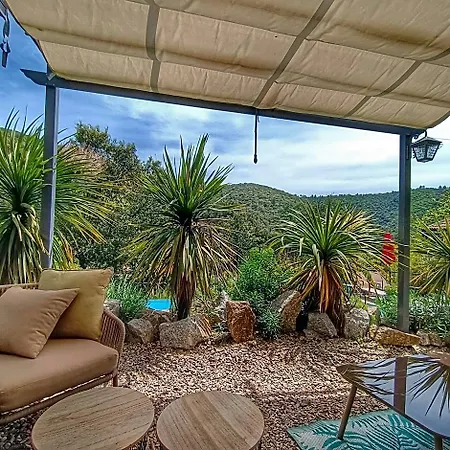 La Magnanerie De Camias Bed & Breakfast